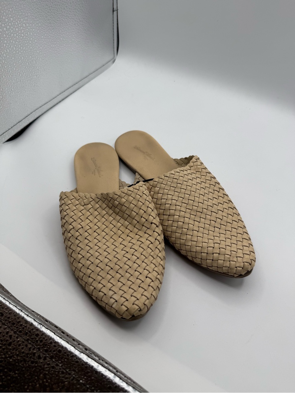 Universal Thread Women’s Tan Woven Mules Sz 8.5